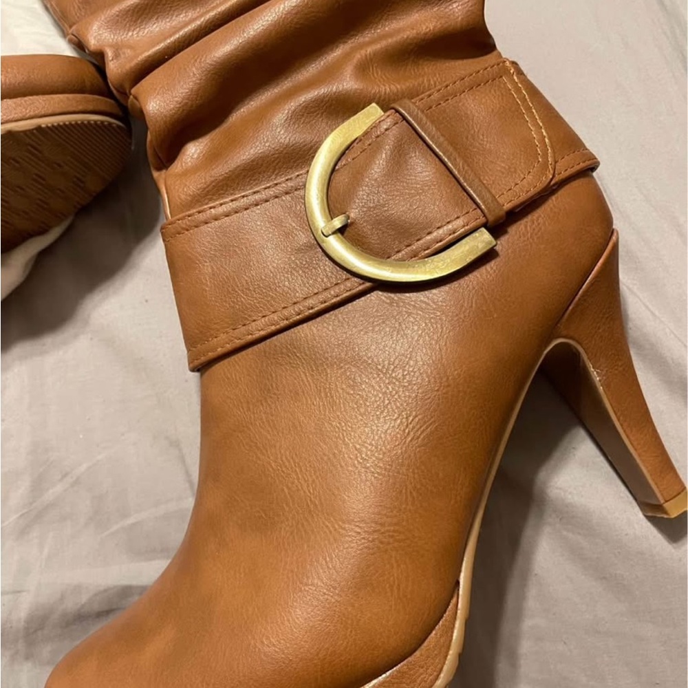 TOP Moda Brown Heeled Boots with Gold Buckle